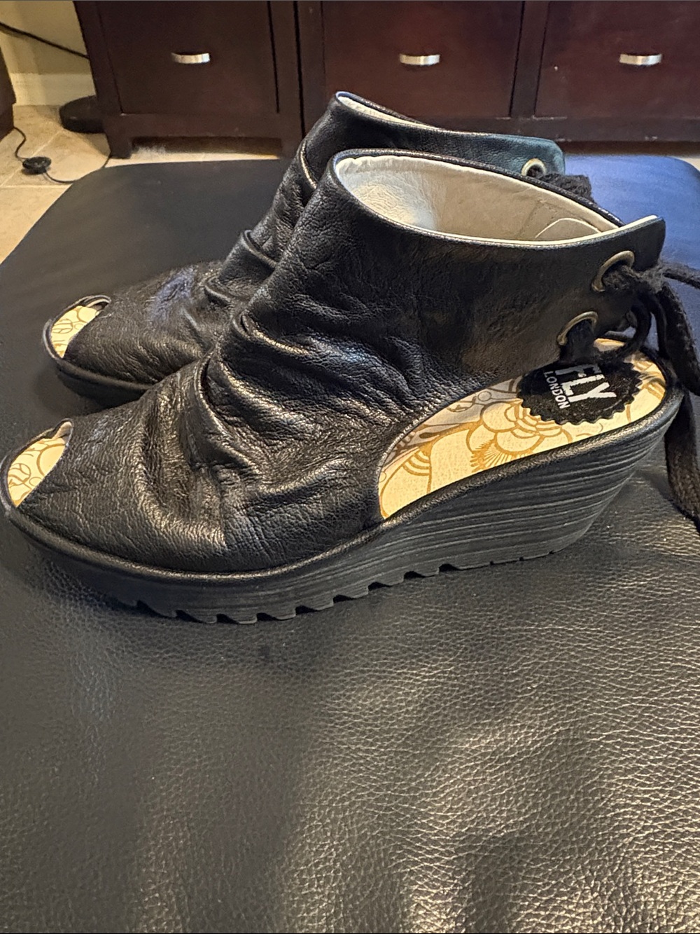 Fly London Yame Black Leather Wedge Sandal Sandals 38 7.5-8 US - Picture 3 of 6